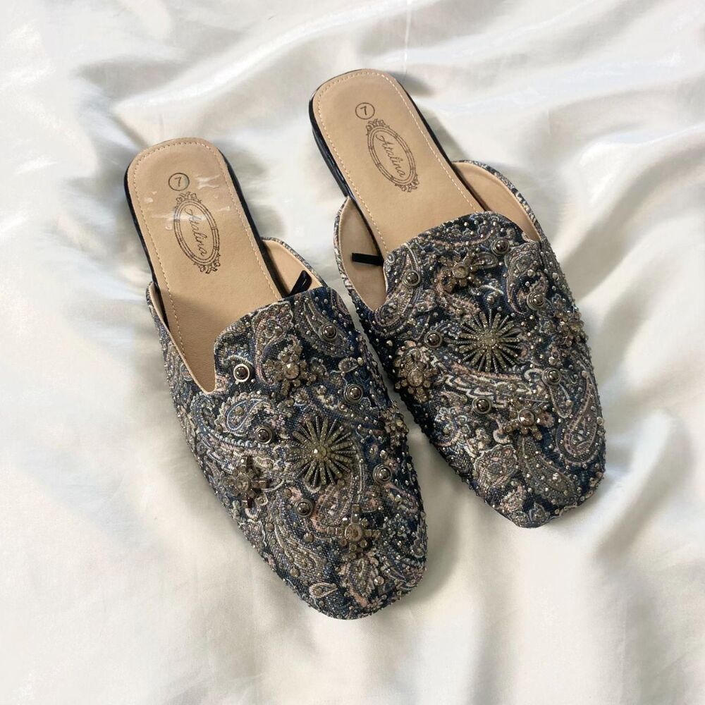 NWOB Atalina Ethereal Beaded Brocade Tapestry Flat Loafer Mules Silver Grey US 7